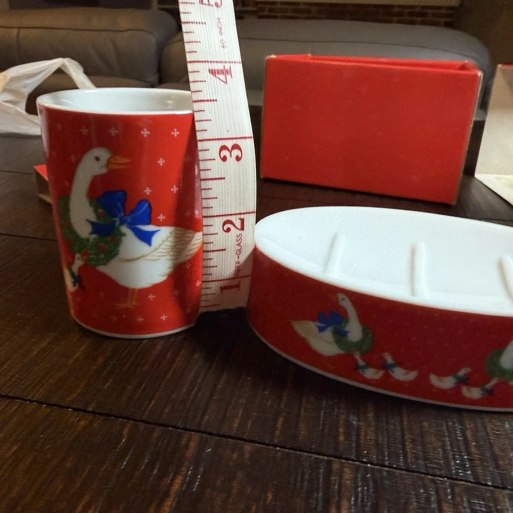 Vintage Christmas Geese Wreaths Soap Dish & Cup Bathroom Set Red Porcelain Japan